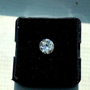 Premium moissanite stone 6.5mm (1 carat) stone